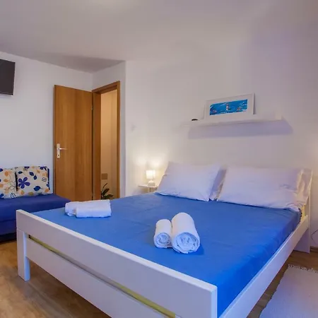 Guest house M Cres