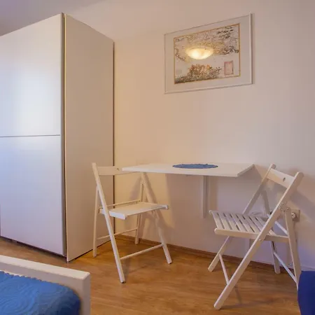 Guest house M Cres